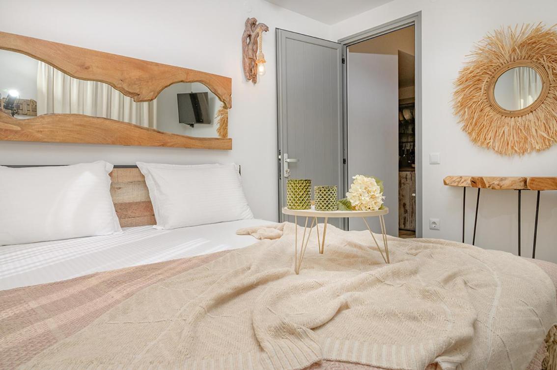 Meltemi Luxury Apartments เนอาโรดา ภายนอก รูปภาพ