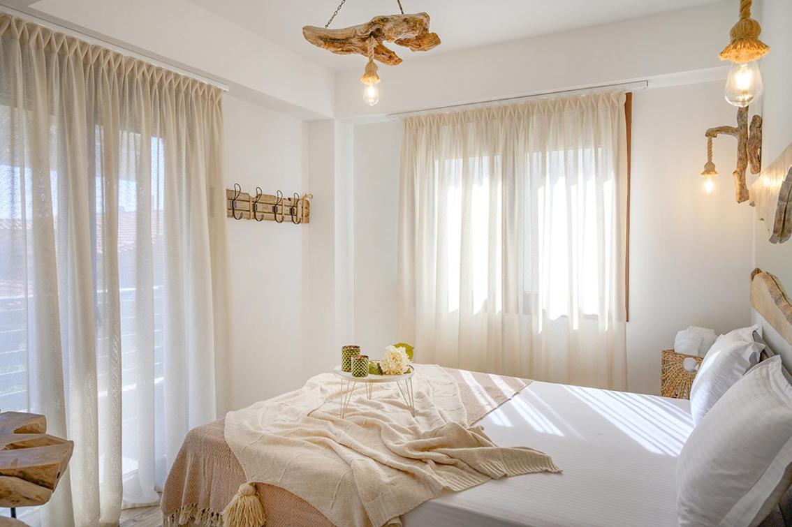 Meltemi Luxury Apartments เนอาโรดา ภายนอก รูปภาพ