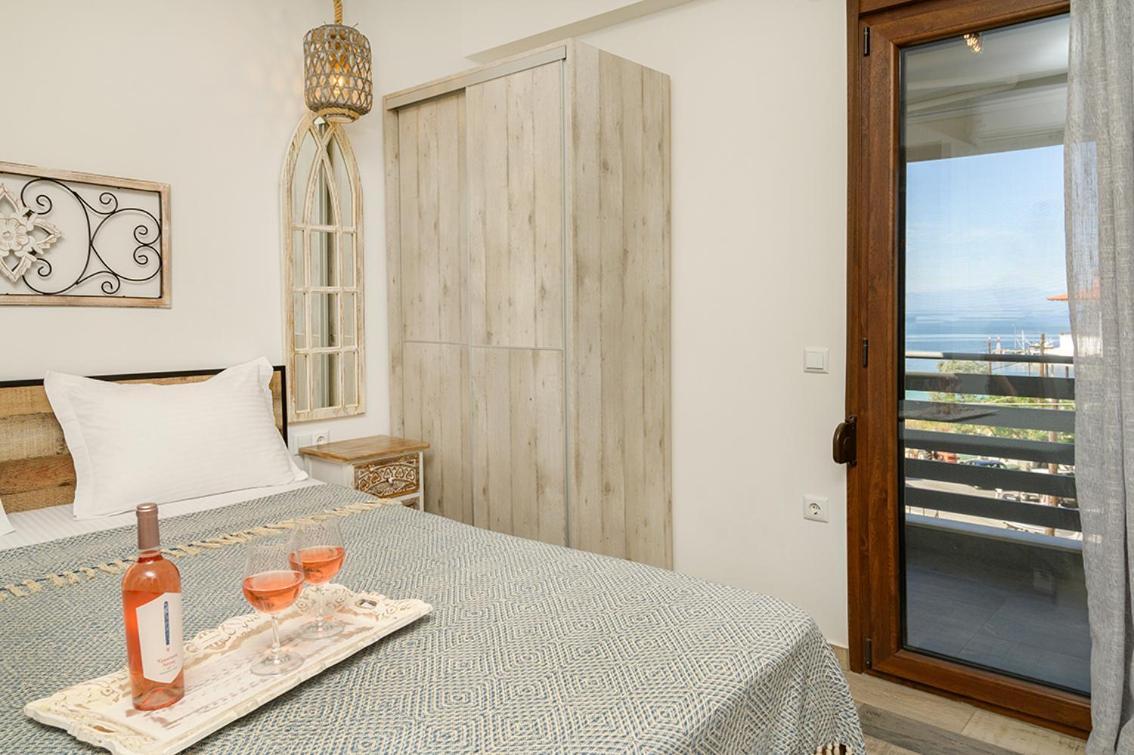 Meltemi Luxury Apartments เนอาโรดา ภายนอก รูปภาพ