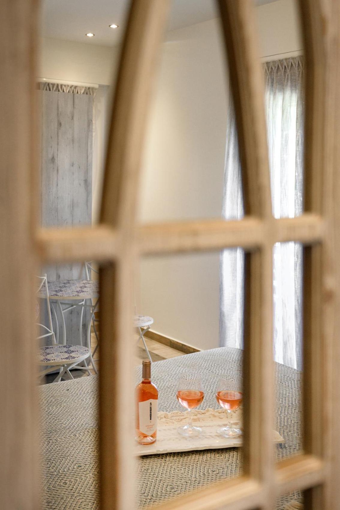 Meltemi Luxury Apartments เนอาโรดา ภายนอก รูปภาพ