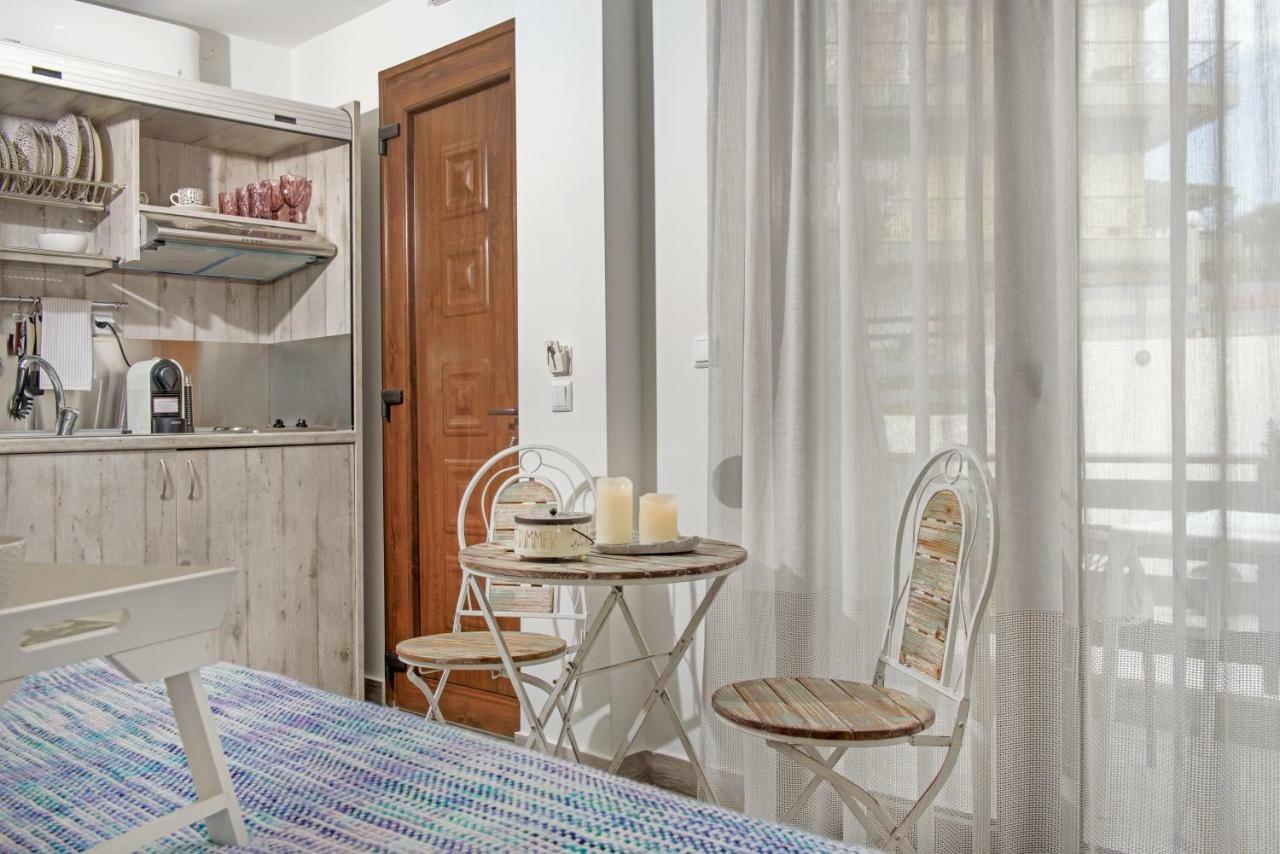 Meltemi Luxury Apartments เนอาโรดา ภายนอก รูปภาพ