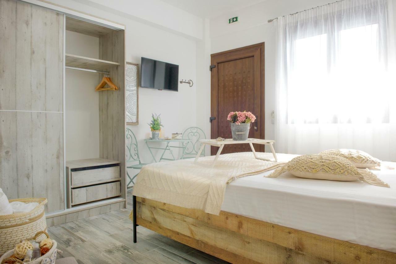 Meltemi Luxury Apartments เนอาโรดา ภายนอก รูปภาพ