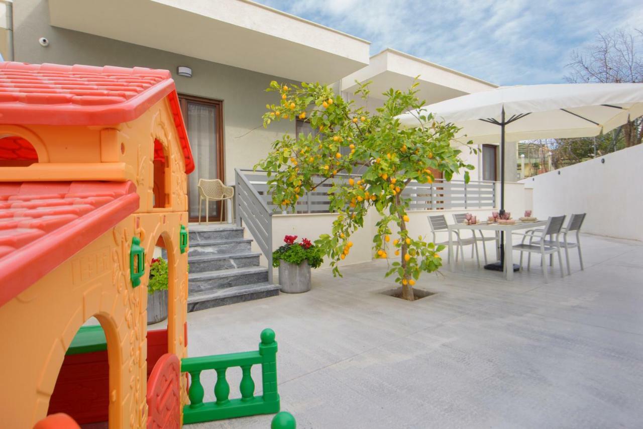 Meltemi Luxury Apartments เนอาโรดา ภายนอก รูปภาพ